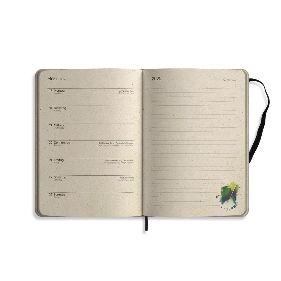 Nachhaltig und vegan produzierter Kalender/Jahresplaner/Terminplaner 2025, A5 aus Graspapier von matabooks mit Froschtasche, Lesezeichen, Gummiband und Wochenübersicht mit liebevollen Illustrationen.