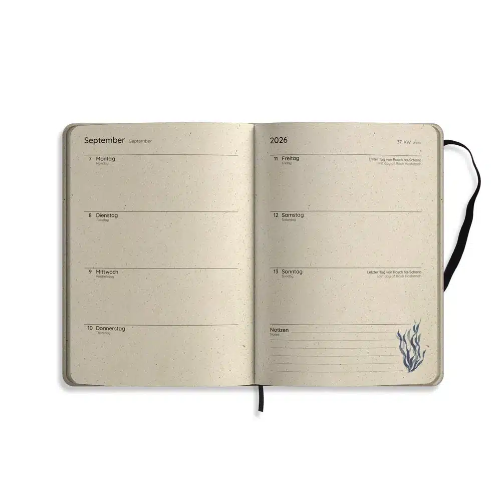 Nachhaltig und vegan produzierter Jahresplaner, Jahreskalender, Kalender, Familienkalender, Notizbuch, Tagebuch, Terminplaner, Achtsamkeitstagebuch, Bullet Journal, Reisetagebuch, Dankbarkeitstagebuch, Hausaufgabenheft, Uni-Planer, Taschenkalender, Buchkalender, Business-Planer, Wochenplaner A5 aus Graspapier von matabooks